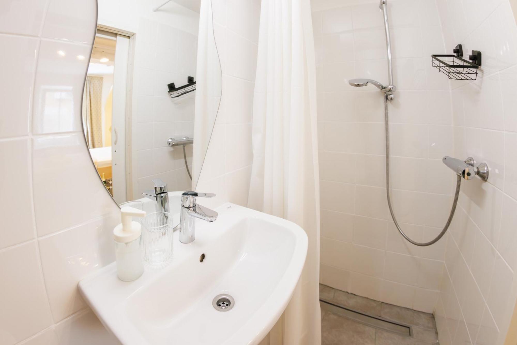 Plutus Apartments And Rooms With Free Parking Koper Exteriör bild