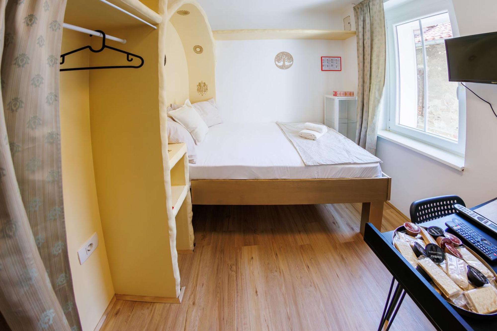 Plutus Apartments And Rooms With Free Parking Koper Exteriör bild